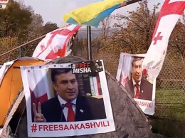 Сторонники Саакашвили провели ночь у Дома правительства в Тбилиси