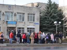 В Южноукраинске прошел митинг отстраненных от работы учителей без вакцинации