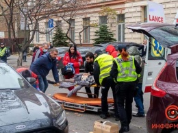 В центре Днепра женщина попала под колеса выезжавшего с парковки автомобиля