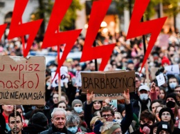 Гнев и скорбь охватили Польшу после смерти женщины, которой не сделали аборт