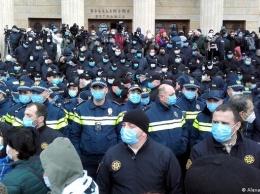 Начало суда над Саакашвили: 46 задержанных в Тбилиси, судьям заявлен отвод