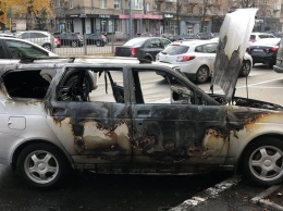 В Харькове на проспекте науки сгорел автомобиль