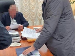 На Киевщине двух чиновников задержали на взятке в $20 тысяч