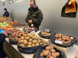 Рюмшина возмутил картофель по 120 рублей на Кубышевском рынке Симферополя
