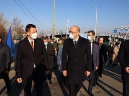 Премьеры Украины и Словакии встретились на границе