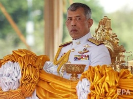 Король Таиланда вернулся в Германию с сопровождении свиты из 30 пуделей