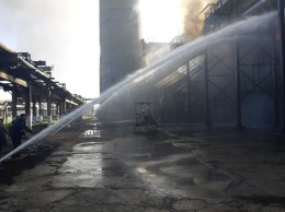 При аварии на заводе "Укртатнафты" на Полтавщине загорелись нефтепродукты