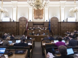 В Латвии непривитых депутатов Сейма отстранят от работы
