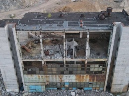 Грохот и столбы пыли: в Днепре взорвали метизный завод (видео момента)