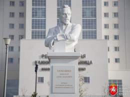 В Симферополе открыли памятник Николаю Семашко