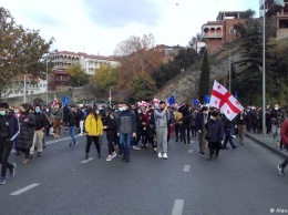 Как оппозиция в Грузии протестует против нового суда над Саакашвили