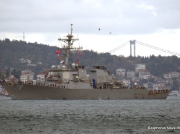 Американский эсминец покинул Черное море, но зашел в Стамбул