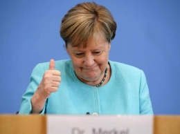 Меркель после ухода с должности канцлера будет иметь офис с 9 госработниками