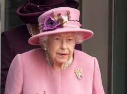 &34;Выглядят ужасно&34;: посиневшие руки королевы Елизаветы II поразили британцев