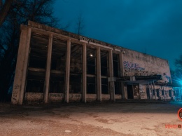 Кринж Приднепровска: как ночью выглядит кинотеатр «Энергия»
