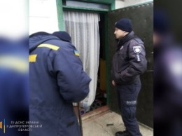 ​ В Васильковке Синельниковского района женщина оказалась в заложниках собственного дома: понадобилась помощь спасателей