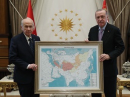Эрдогану подарили карту «Тюркского мира» с указанием регионов России и ряда стран СНГ (ФОТО)