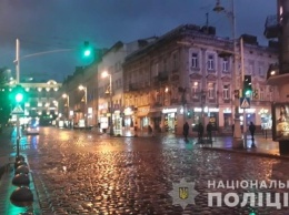 Водитель маршрутки сбил двух женщин в центре Львова, одна погибла