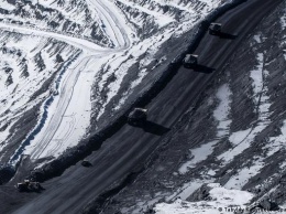 Кыргызстан объявил о национализации золотодобывающего рудника "Кумтор"