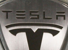 Владельцы Tesla пожаловались на сбой связи со своими машинами
