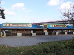 Рестораны на Сичеславской набережной в Днепре останутся без вывесок