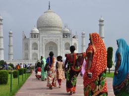 Миллиардеры решили вывести моду Индии на мировой рынок