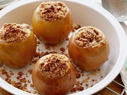 Полезные и вкусные рецепты: как приготовить печеные яблоки с овсяными хлопьями и корицей