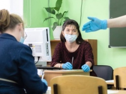 В Николаеве от обязательной вакцинации отказались 34 сотрудника школ