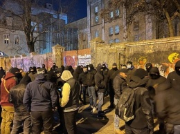 Радикальная молодежь "штурмовала" бары и клубы на Подоле
