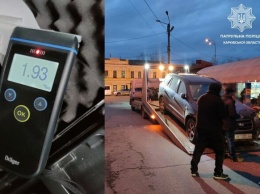 В центре Харькова пьяный на Hyundai разбил несколько припаркованных машин (видео)