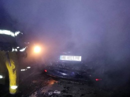 В селе под Никополем в гараже сгорел автомобиль