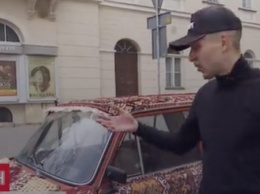 Львовский блогер сделал ковровый тюнинг своим "Жигулям": горожане в восторге, полицейские - нет (ВИДЕО)
