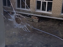 «ДНР»: Школа в поселке под Ясиноватой попала под обстрел