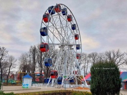 В оккупированном Донецке установили новое чертово колесо: чем недовольны жители (фото)