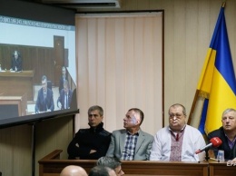 Отсутствие судебных решений: ЕС снимает санкции с чиновников Януковича
