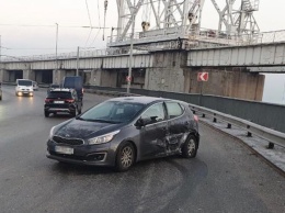 В Запорожье на плотине ДнепроГЭС автомобиль занесло на встречную полосу