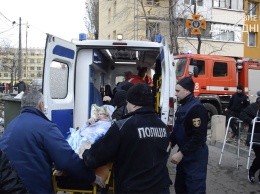 Вскрывали дверь и выносили женщину на одеяле: как спасатели тушили пожар на Слобожанском проспекте
