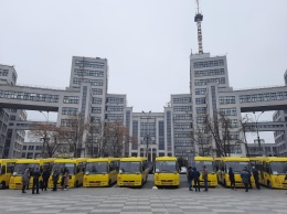 Для громад Харьковщины закупили 21 новый школьный автобус