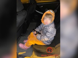 Ночью на улицах Днепра 6-летняя девочка искала родителей
