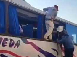 В Мексике автобус врезался в дом, 19 погибших