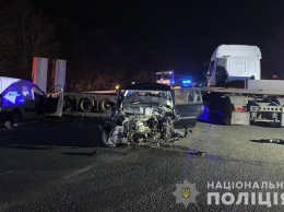 В Винницкой области при ДТП с грузовкиом погибли супруги