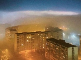 Киев окутал густой туман: атмосферные фото и видео