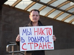 Омского активиста Романа Кинга задержали на выходе из дома