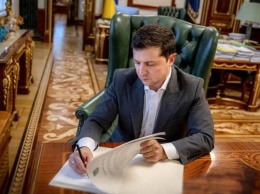 Зеленский не может ветировать законопроект о военных преступниках, он обязан его подписать, - журналист