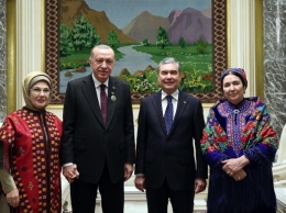 В СМИ появилось первое фото жены президента Туркменистана