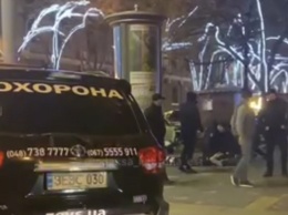 Учредитель агентства "ЗЕВС" вместе с охранниками спас мужчину, на которого напали заезжие спортсмены-хулиганы в центре Одессы