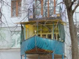 В сети напомнили, как выглядел самый необычный балкон в Киеве: моряк превратил его в корабль