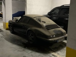 В Украине нашли крутой заброшенный Porsche с «блатными» номерами