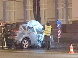 В Киеве в ДТП водителя выбросило из авто до взрыва