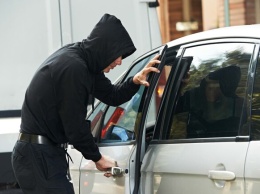 В Одессе мужчина украл из авто почти миллион гривен